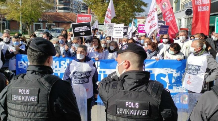 TTB'nin 'Beyaz Yürüyüş'ü dördüncü gününde: Ankara'ya yürüyen hekimlerin yolu Eskişehir'de kesildi