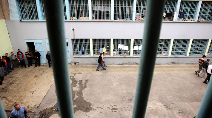 'Tutukluya cezaevinde HIV bulaştı'