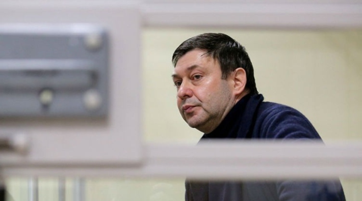 Ukrayna'da serbest bırakılan Rus gazeteci ülkesine dönüyor