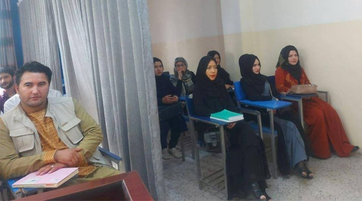 Taliban, kadınların üniversitelerden uzaklaştırıldığını açıkladı