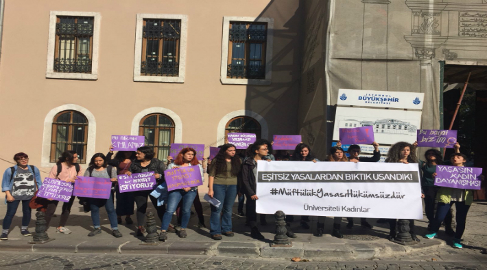 VİDEO | Üniversiteli Kadınlar'dan müftülük önünde eylem