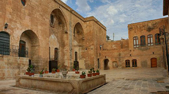 Urfa'da Süryanilere ait tek tarihi kilise İlahiyat Fakültesi Vakfı'na verildi