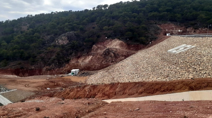 Uşak'ta barajda çatlak: 2 köy tahliye ediliyor