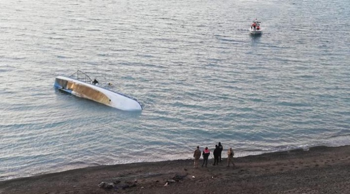 Van Gölü'nde batan teknede ölü sayısı 12'ye yükseldi