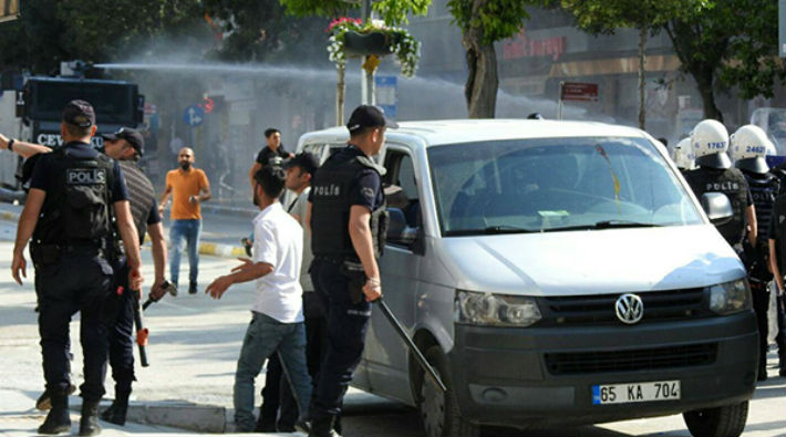 Van'da HDP mitingine polis saldırısı