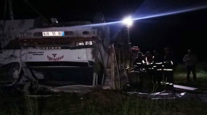 Van'da kamyon şarampole yuvarlandı: 5 ölü, 37 yaralı