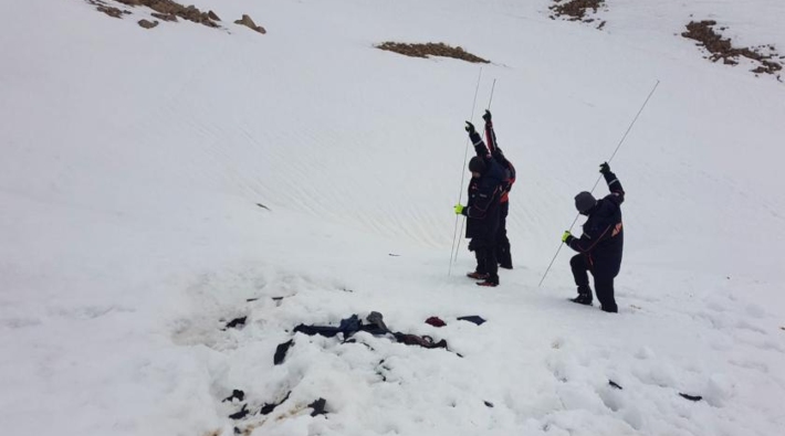 Van'da kar altından çıkarılan iki sığınmacının kimliği tespit edildi
