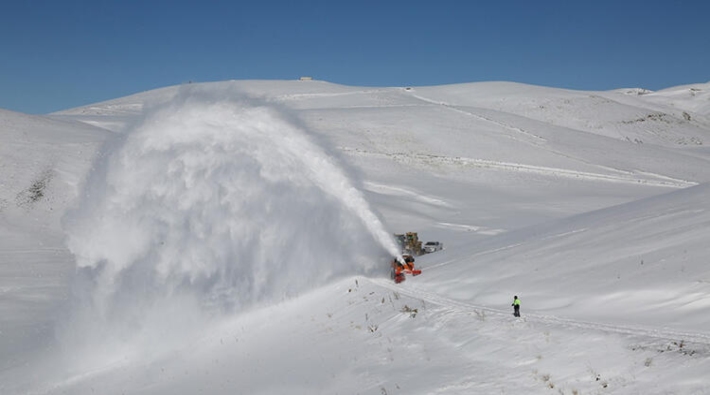 Van'da kar sebebiyle 343 yerleşim yerinin yolu ulaşıma kapandı