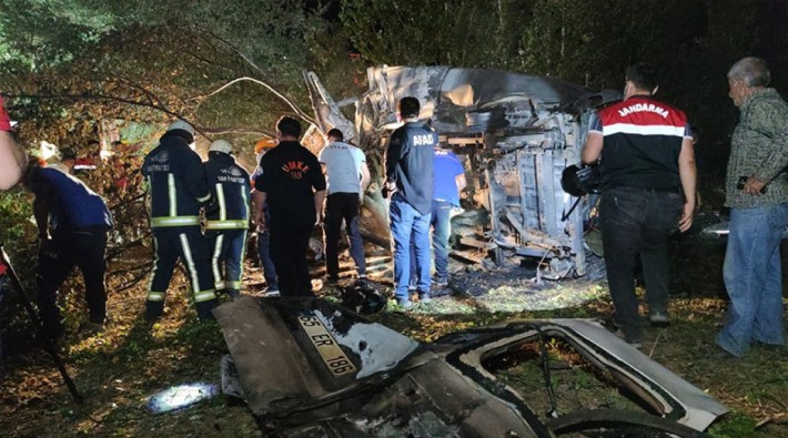Van'da sığınmacıları taşıyan minibüs kaza yaptı: 12 kişi yaşamını yitirdi