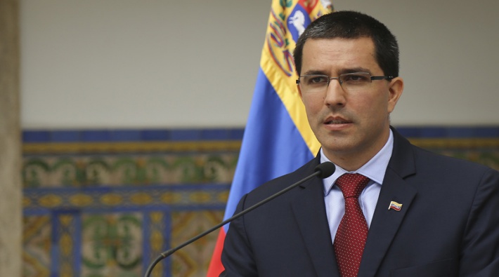 Venezuela, ABD'li diplomatlara ülkeyi terk etmeleri için 72 saat verdi