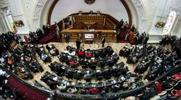 Venezuela Yüksek Mahkemesi, meclisin yetkilerini kendi üzerine aldı