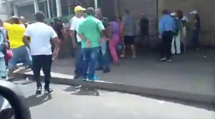 Venezuela'da otobüs durağına saldırı: 7 kişi hayatını kaybetti