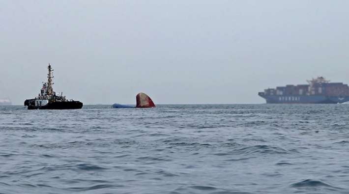 Vietnam kıyılarında yük gemisi battı: 15 kişi kayıp