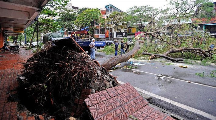 Vietnam'ı Malove tayfunu vurdu: En az 13 ölü, 40 kayıp
