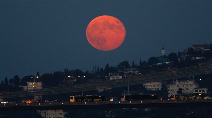 Yılın önemli ilk gök olayı yarın gerçekleşiyor: Yarıgölge ay tutulması!