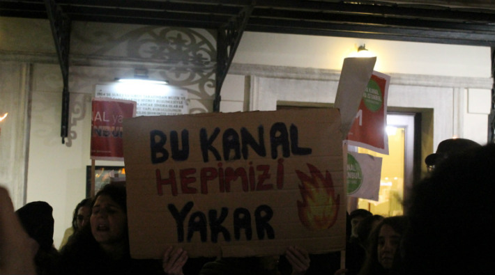'Ya Kanal ya İstanbul' diyenlerin mücadelesi sürüyor: Kadıköy'de insan zinciri