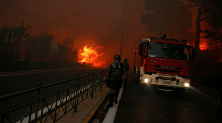 Yangından kurtulanlar anlatıyor: 'Fare gibi yanmaya terk edildik'