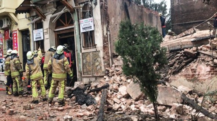 Yedikule'de bina çöktü: 2 ölü