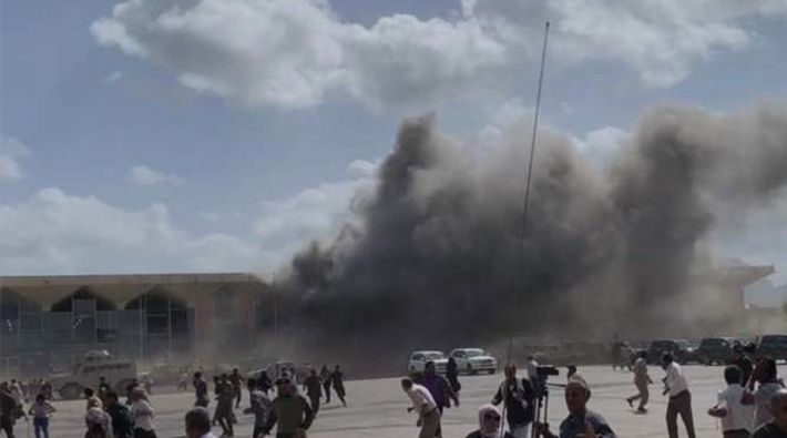 Yemen'de kabine üyelerinin indiği havalimanında patlama