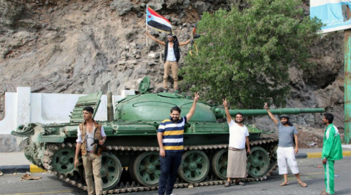 Yemen'de Suud-BAE anlaşmazlığı: Ayrılıkçılar Aden'de kontrolü sağladı