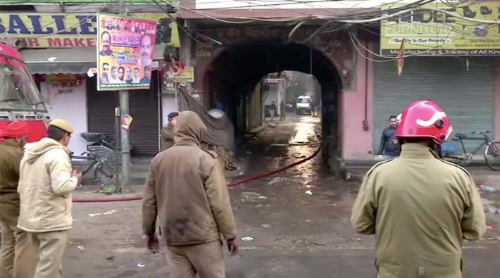 Yeni Delhi'de yangın: En az 43 kişi öldü