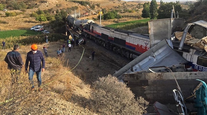 Yozgat'ta iki yük treni çarpıştı: 2 makinist yaralandı