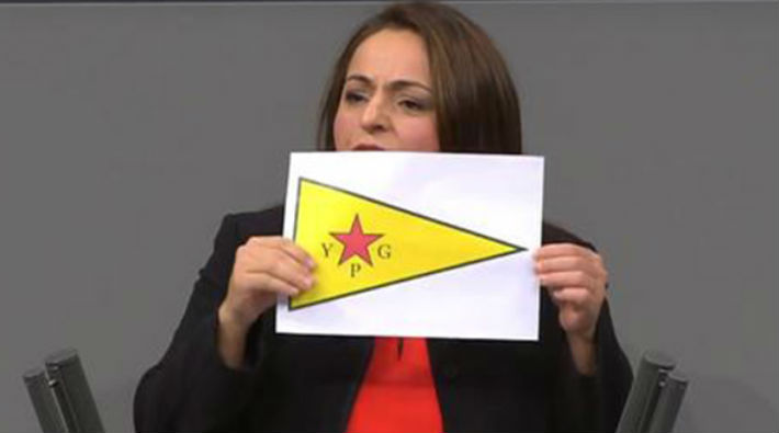 Alman Federal Meclisi'nde YPG bayrağı
