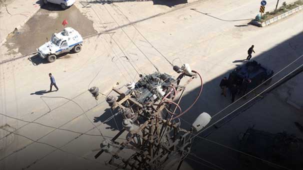 Hakkari'de zırhlı polis aracından açılan ateş sonucu 4 kişi hayatını kaybetti