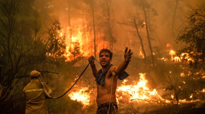 Yunanistan'da orman yangınları nedeniyle bazı bakanlar görevden alınıyor