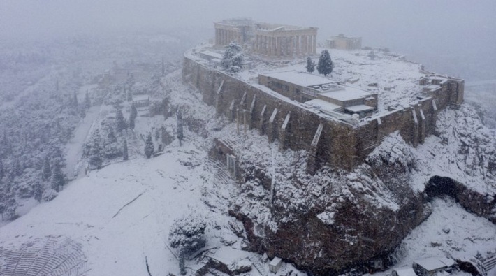 Yunanistan'da son 12 yılın en soğuk kışı: 4 kişi yaşamını yitirdi, 250 bin kişi elektriksiz kaldı