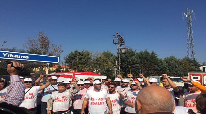 VİDEO | Yürüyüşü engellenen Şişecam işçisi: Mücadeleden geri adım atmadık, atmayacağız!